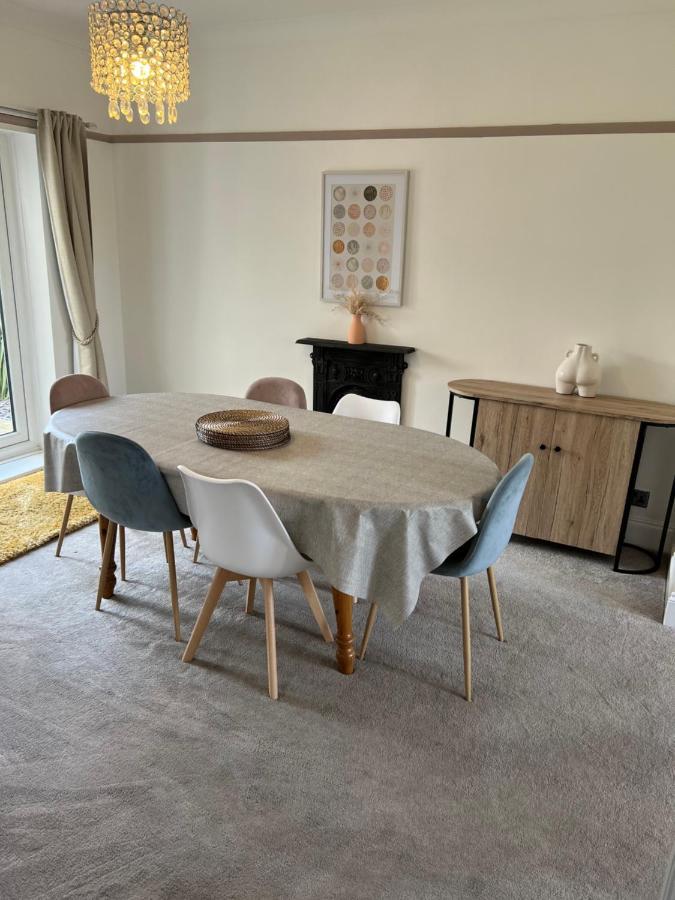 Spacious 4 Bed Rooms, Parking, Garden And Near Parks, Beaches And University 본머스 외부 사진