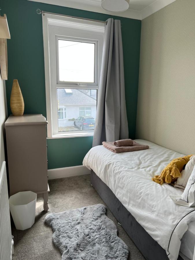 Spacious 4 Bed Rooms, Parking, Garden And Near Parks, Beaches And University 본머스 외부 사진